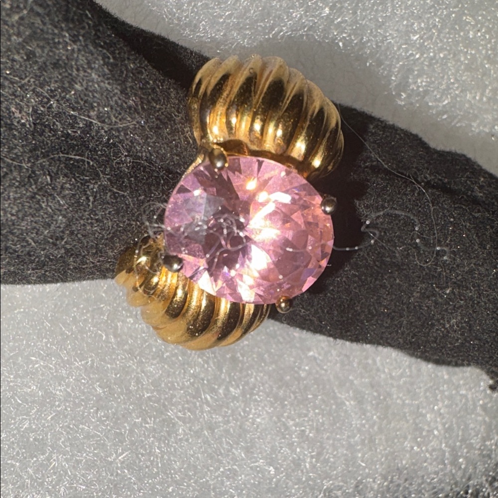 .925 A STUNNER !!! pink stone ring